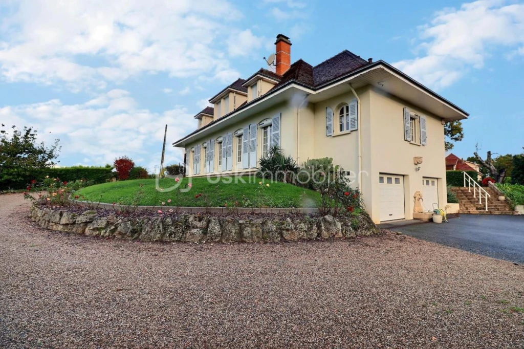 VWxZ06nXYLBvdhnDjQl8HlYEE77rEbgYyXcIjKzx.jpg