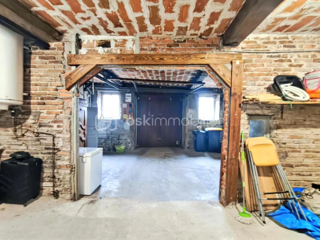REMFRGKsmUXWUBKN4kDA9mapQdfvujSqLnnp2IrD.jpg