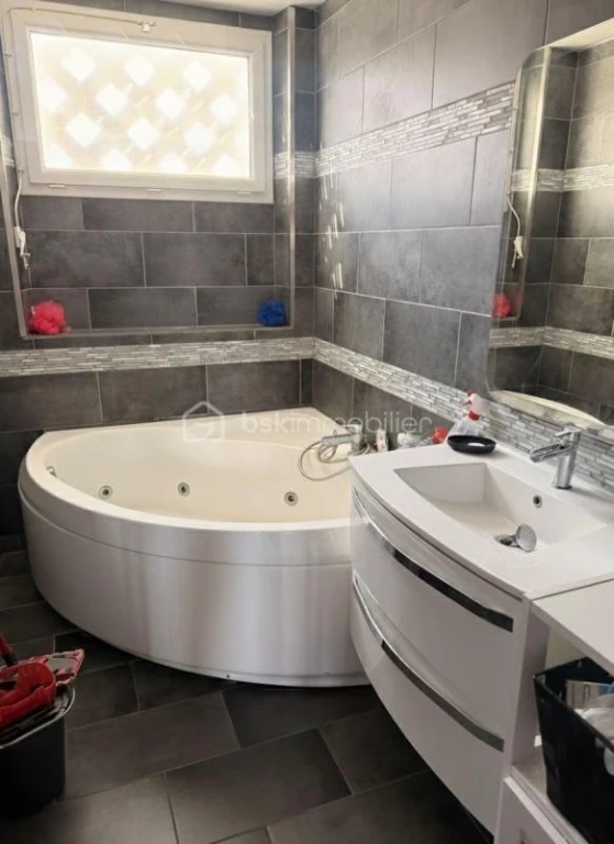 VeuS9qqkgWNj3F4WgX4QHCkbEq1tG8jENZA2Qz7F.jpg