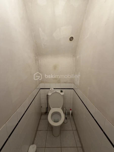 ZWKmUNJZuX4LgNIclUl0tiIH927Kk6IryecJtV5s.jpg