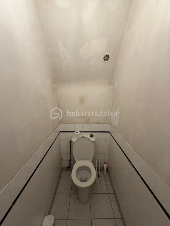 ZWKmUNJZuX4LgNIclUl0tiIH927Kk6IryecJtV5s.jpg