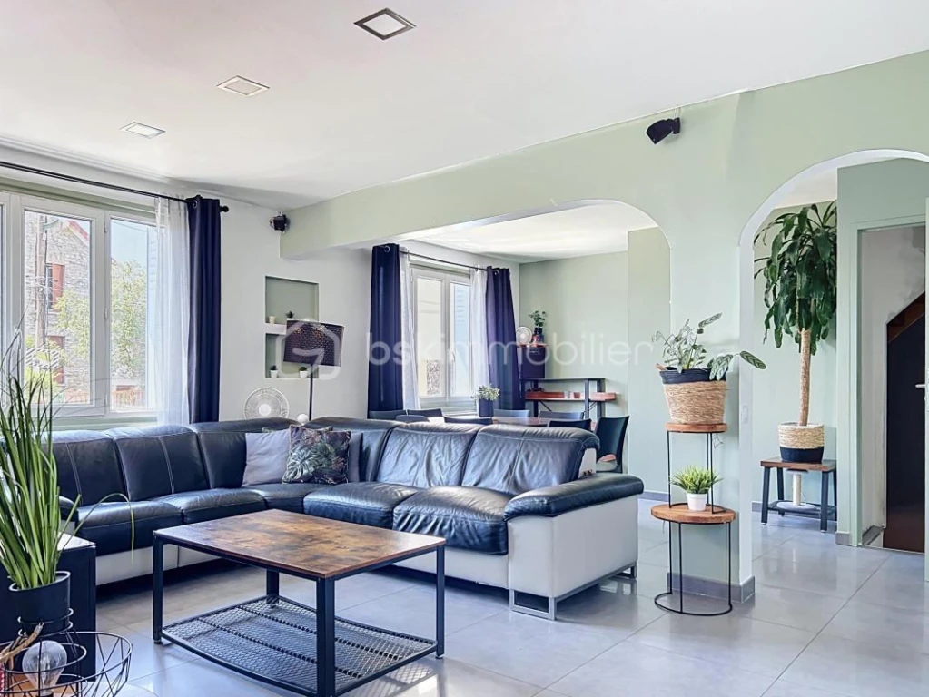 ofMNebK5c4zmhjC4P2eEzqk1Vz5Pt8cAK8rvSrgV.jpg