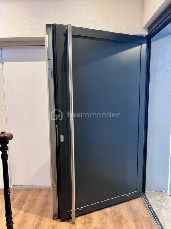 sSjheInVK31ESdhSoZ5Rm73ZXYq5VGvOvxvQGIZF.jpg