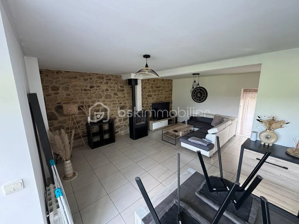 0F3AMbOk6yEt0YyioRGMexX5vNYiL6j8C25zDfQf.jpg