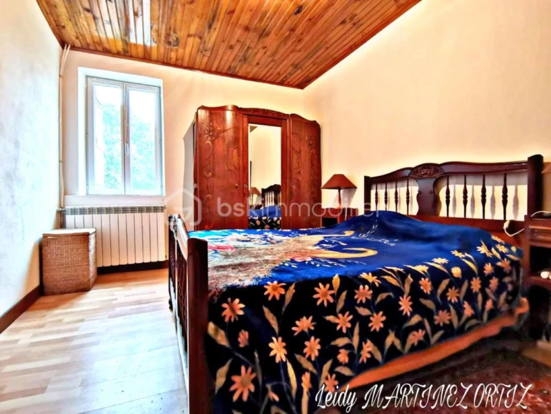 wr55mS22VfHjFZGzJjRUNdQ5oaL52fiLMjyydAFE.jpg