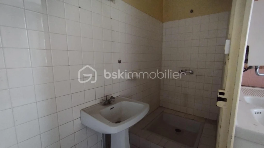 1LSM8zyKjEXDbYSUiA15ltJI3PeRgi1RrC8krfm2.jpg