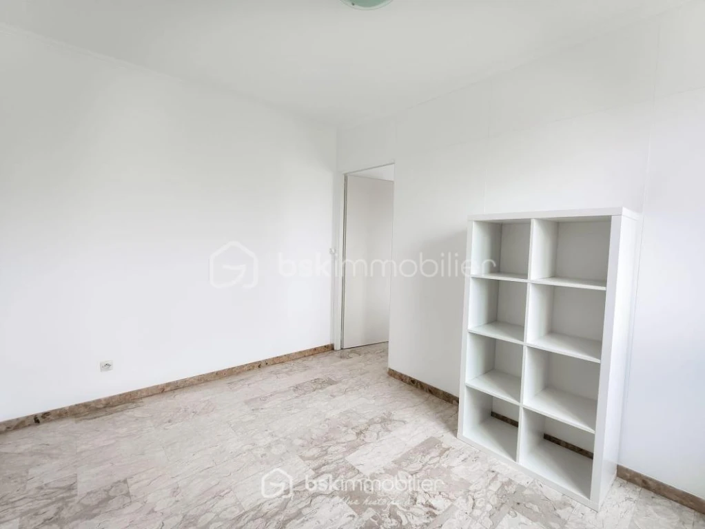 ugPWDmHFJiQr30Zozlroj09iJU1PBNa7EtslYI5P.jpg