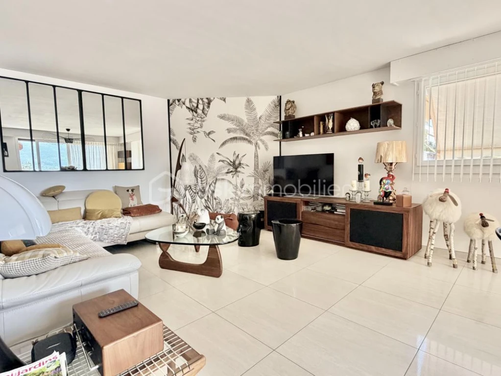 620bJfZfhYCYnf651oq32GQRbBiF3MPMyVdtbHwl.jpg