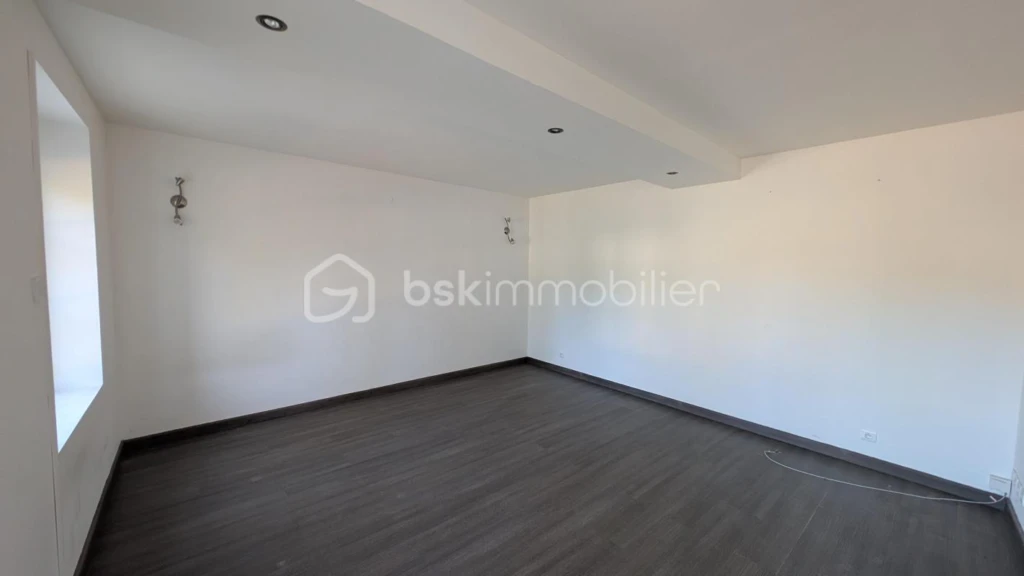 MmLB7knphmzKuS2AEBmO5ZoSEaYjvg7rTtQl6DI6.jpg