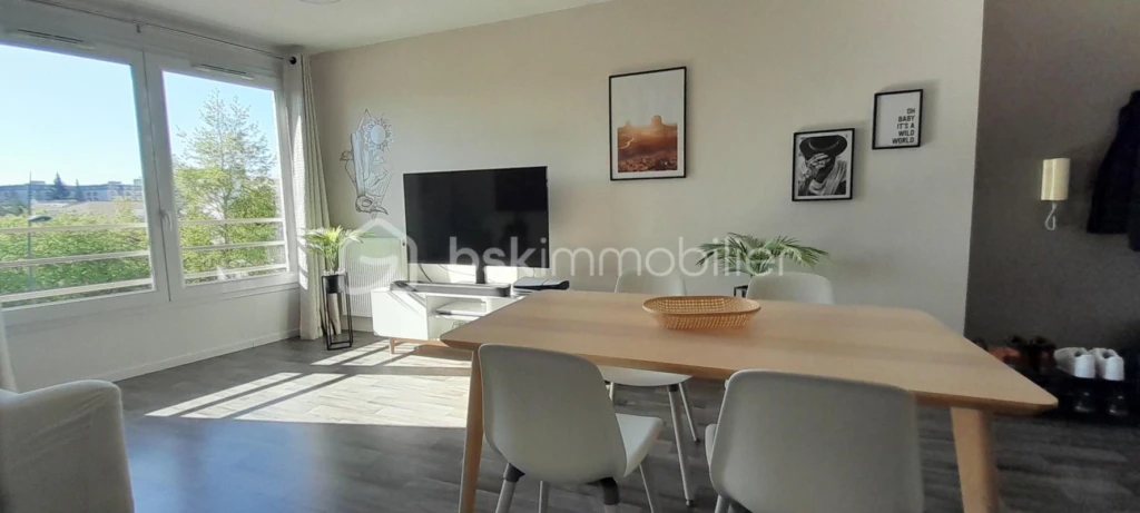 bqd3OoaIAFD4Ll7SdjPJbtMvEjTu28iVfANVzE6Y.jpg