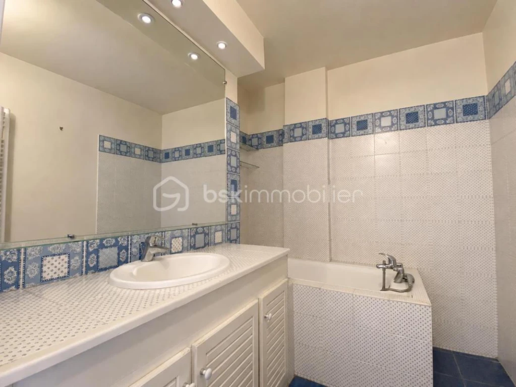 ui77k4QK3xrJ8KiEMohOzBvcnEqBsup4RPCaoLV5.png