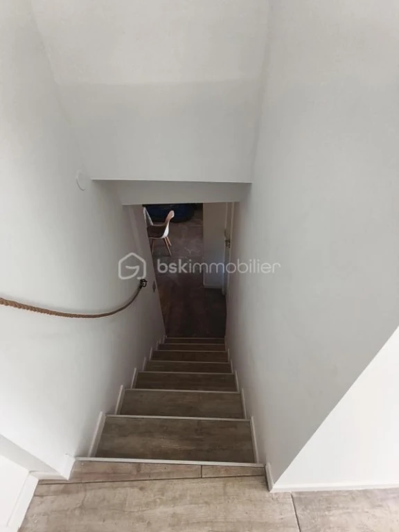 gXAm2C05lx284LI4KotPFhCuL4H9lJ7mYf5VRtDl.jpg