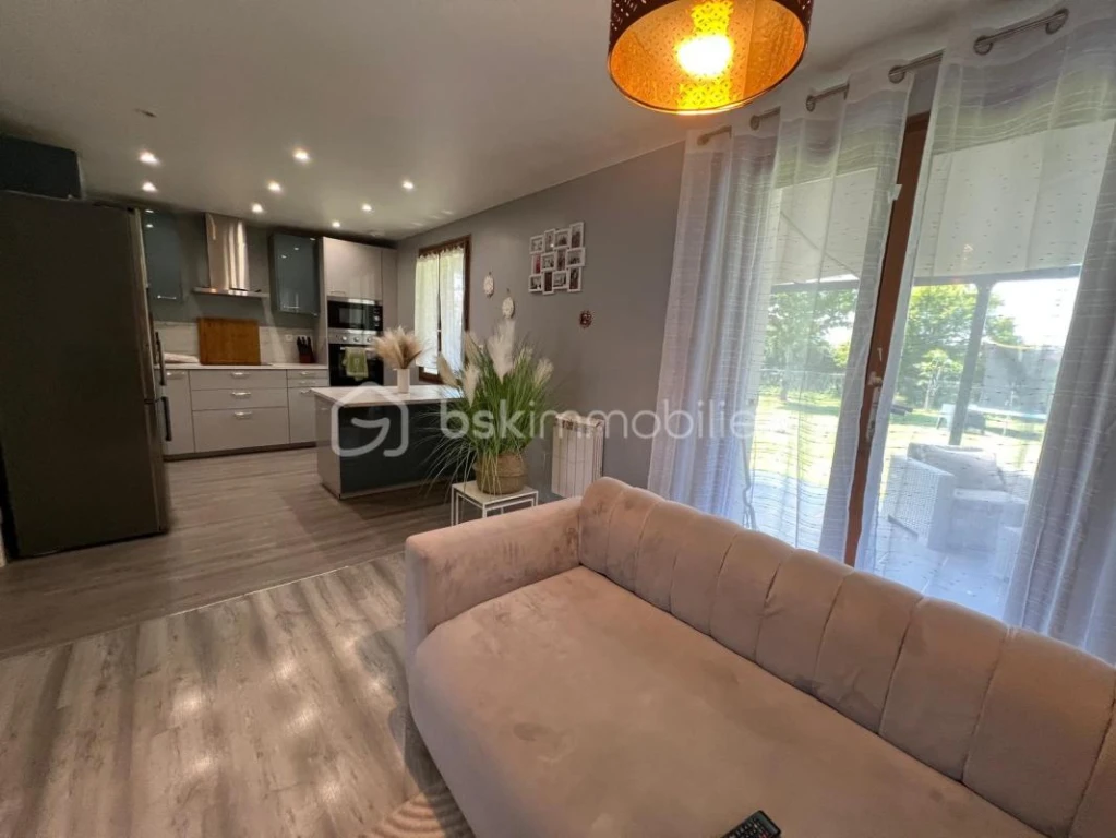 43I8bWJfvUJVXFNzIZLQTsa3OBu9lJReZEpadfQ2.jpg