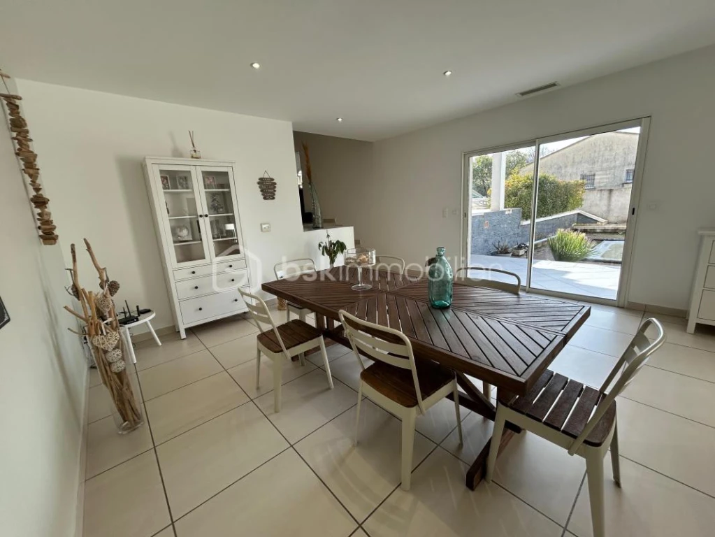 e2qPQqqFrceOEA86ig0if6UTOTDmVNN4vIS6COaY.jpg