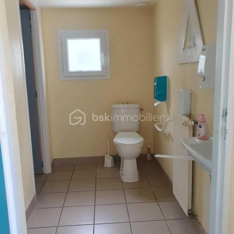 5pKngliYlCzxiK8JvIRh2jX7aTVWBAJBriYsHofl.jpg
