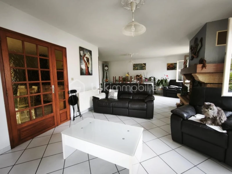 Hq108pD19krK6V24nCl3Nc1UdzpL9V2kb7mk3Uck.jpg