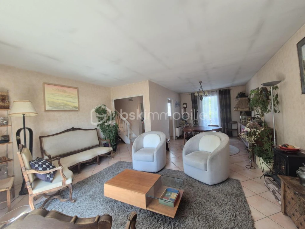 Ny7wUJVwAcDFnscipJ0d6T7MLyobUO4rRkRwWDaR.jpg