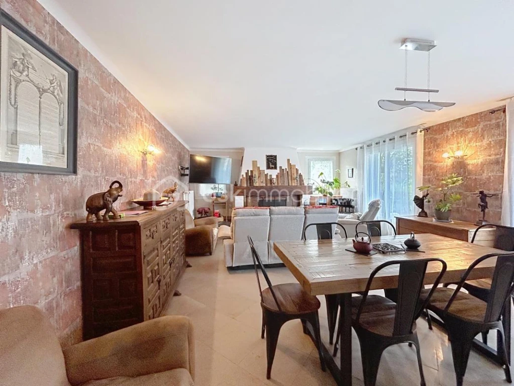 zSSCatFRMwfmJj52zBUbKOXk272kz7mUU71VXFU6.jpg