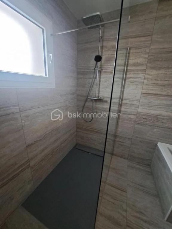 9myB9KcHKP2uFN0yRUj9dUgj5XB4awrpyU3I8kV8.jpg