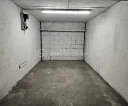 KkA393ScHRoONiYYHygwbK25FbEMnf1kmEJaLrpG.jpg