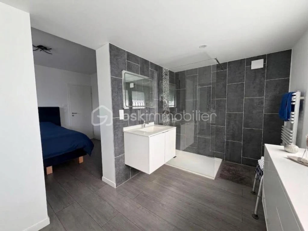 IMibFTvOvH0WD7oGIQQqdf2FQNjcUUuVujxrHn38.jpg