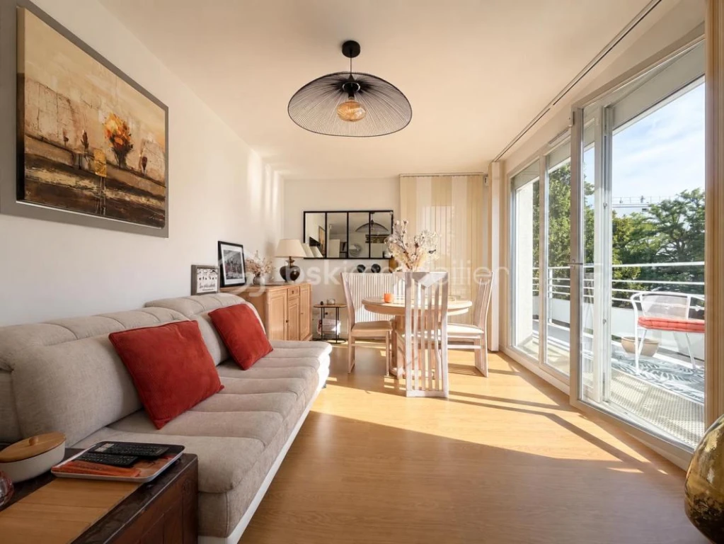 4Cwmp07NCI8PaVEn7F0FeEbsMtSJz36EjhxPcLQx.png