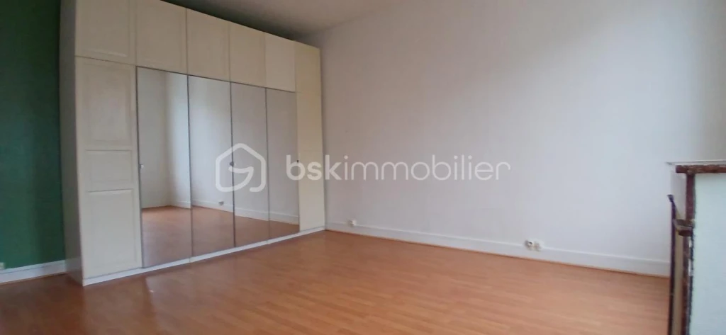 THBUSdRIYTIBvaaSghyJ8jvcD0aeIpif2CgpbQX0.jpg