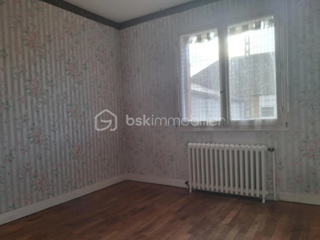 Ev7UcesZXwZdOusNySywHv8shqx0y1SWaW5Eg9Np.jpg