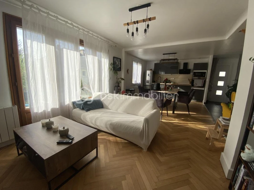 LUx09kbjrMNxN8zqNsL5QVAzuOGQROl9KTUzEbQr.jpg