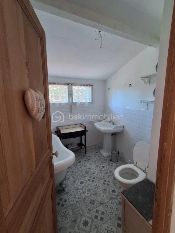 UeuZdi3RZDxVqrwjIk2KB1e5gV4AzKekqOaE9UBn.jpg