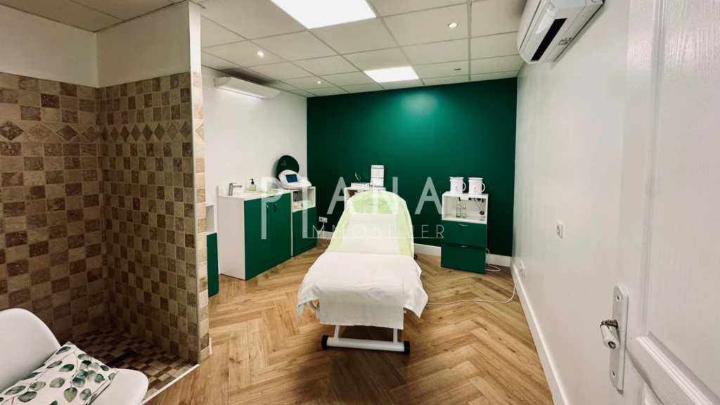 salle de soin avec douche commerce 2