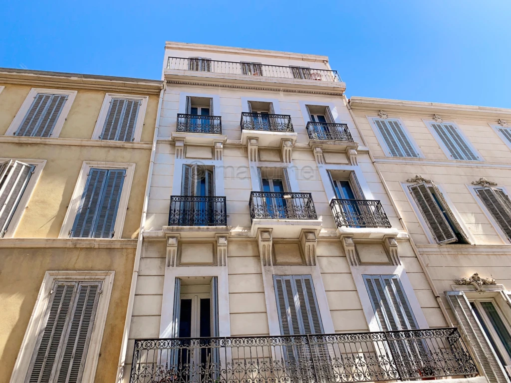 Appartement T5 + 2 caves - Notre Dame du Mont - 13006 Marseille