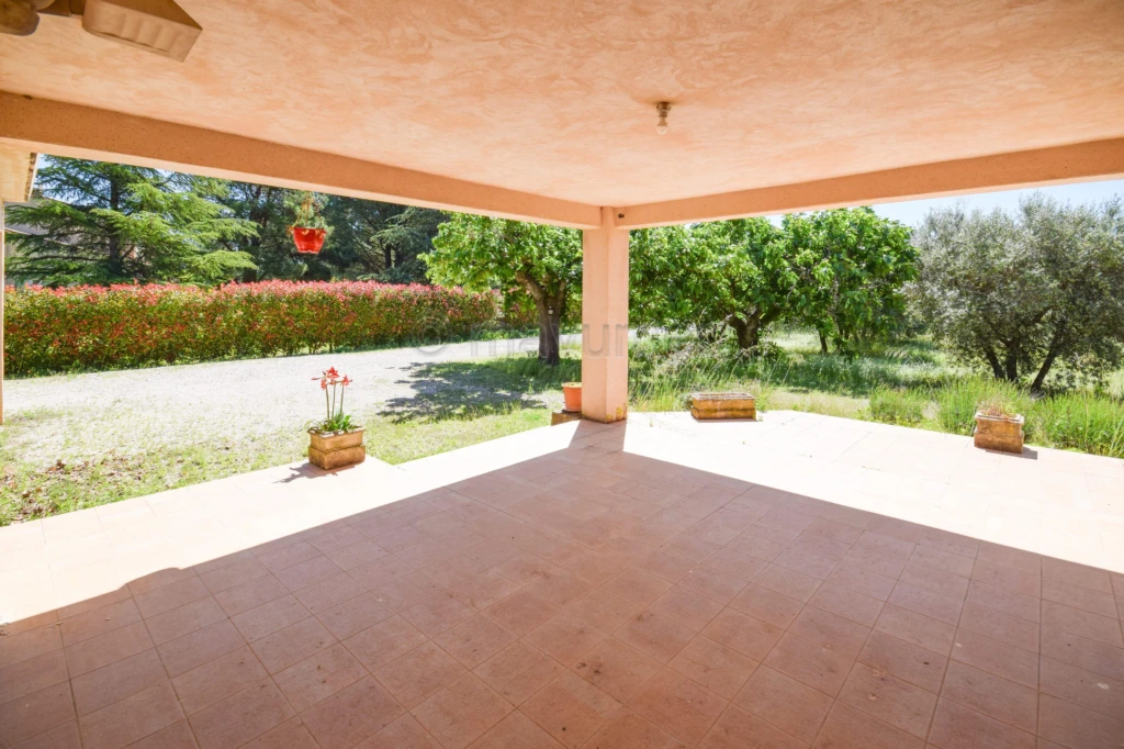 Maison T5 de 170m2 - 2 garages - 3000m2 de terrain - 83400 Cavaillon n°13
