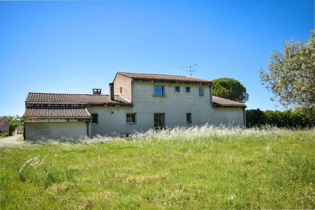 Maison T5 de 170m2 - 2 garages - 3000m2 de terrain - 83400 Cavaillon n°3