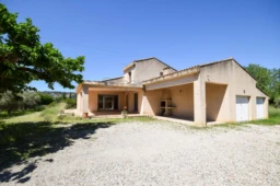 Maison T5 de 170m2  - 2 garages - 3000m2 de terrain - 83400 Cavaillon n°5