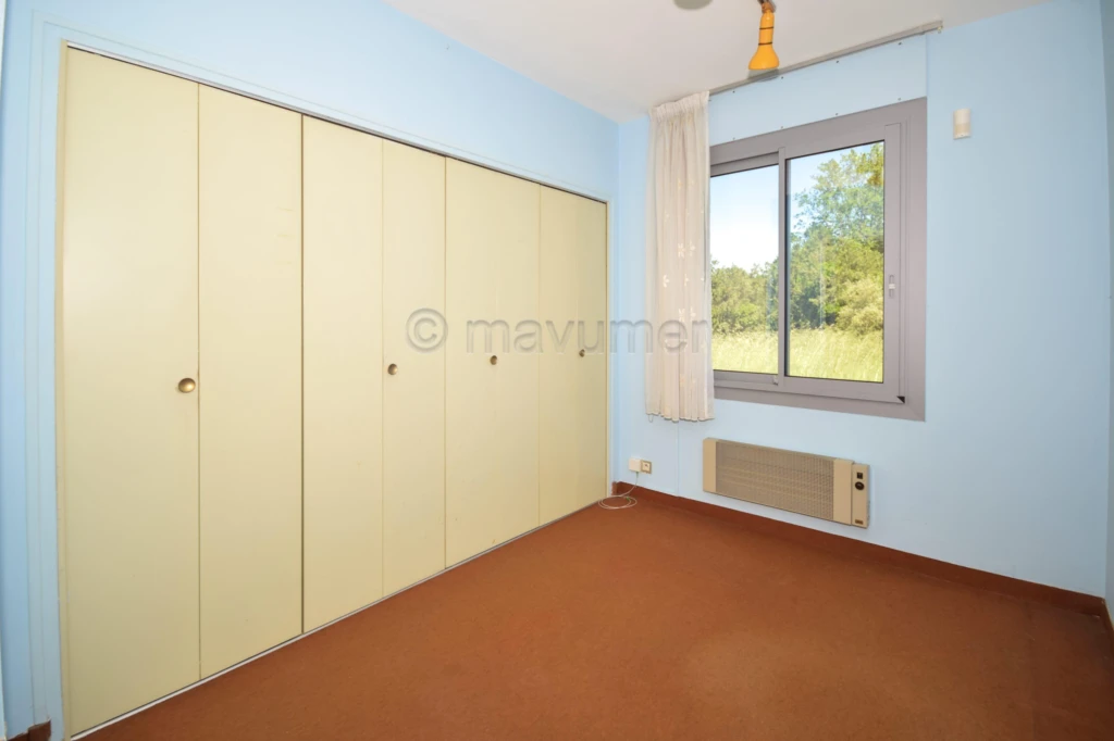 Maison T5 de 170m2 - 2 garages - 3000m2 de terrain - 83400 Cavaillon n°2