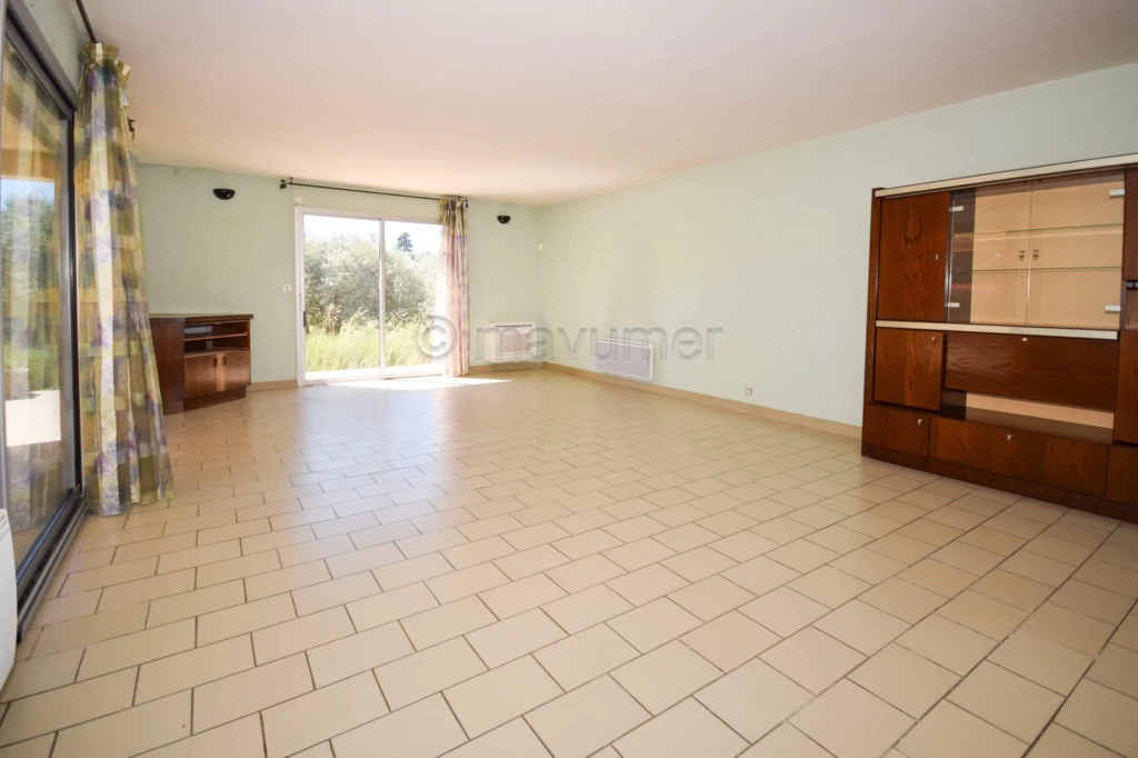 Maison T5 de 170m2 - 2 garages - 3000m2 de terrain - 83400 Cavaillon n°3