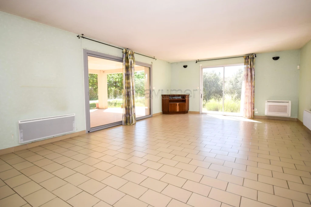 Maison T5 de 170m2 - 2 garages - 3000m2 de terrain - 83400 Cavaillon n°4
