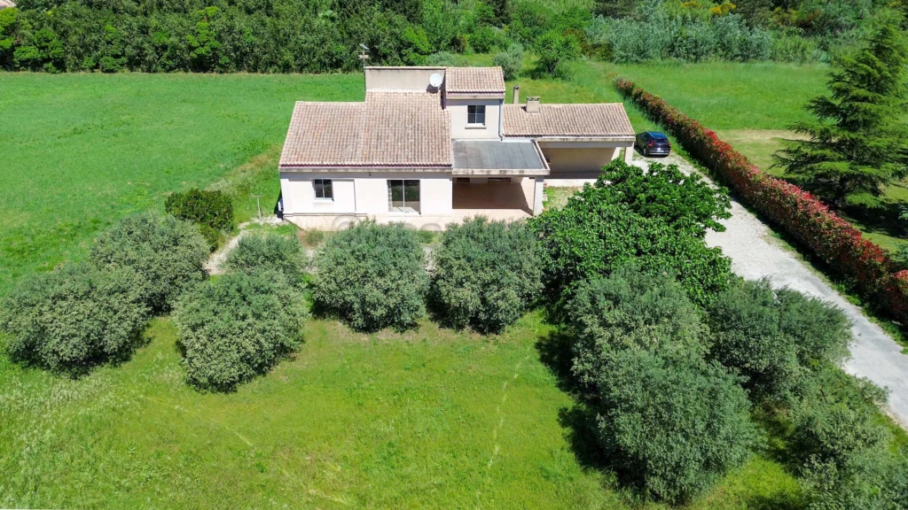 Maison T5 de 175m2 - 2 garages - 3000m2 de terrain - 84300 Cavaillon n°1