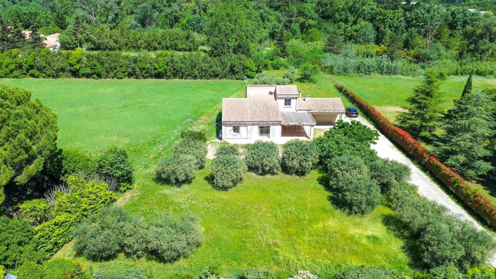 Maison T5 de 175m2 - 2 garages - 3000m2 de terrain - 84300 Cavaillon n°2