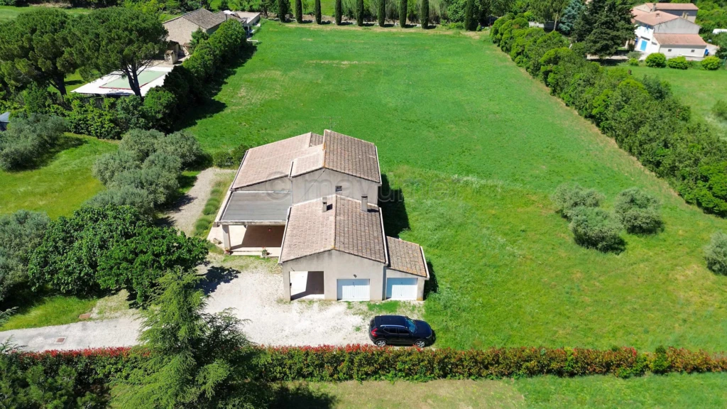 Maison T5 de 175m2 - 2 garages - 3000m2 de terrain - 84300 Cavaillon n°3
