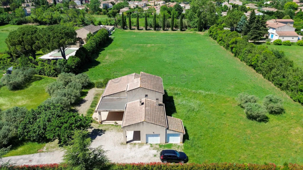 Maison T5 de 175m2 - 2 garages - 3000m2 de terrain - 84300 Cavaillon n°4
