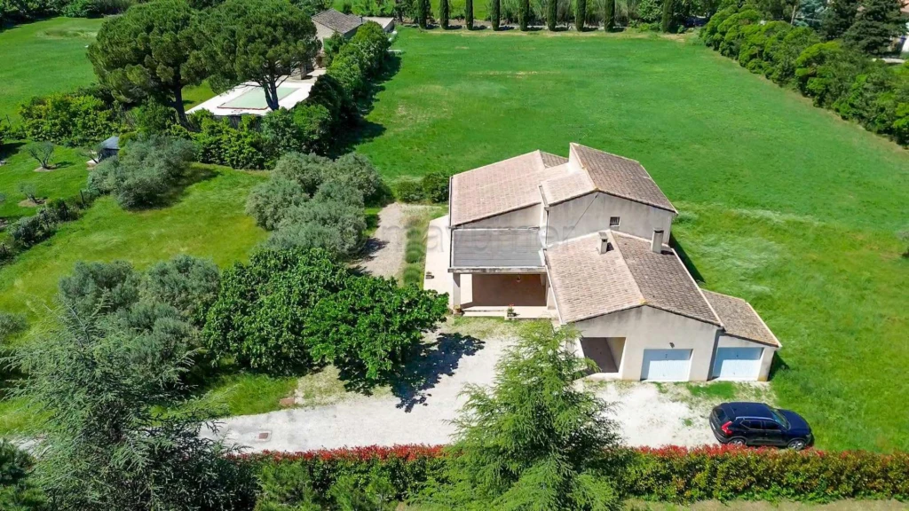 Maison T5 de 175m2 - 2 garages - 3000m2 de terrain - 84300 Cavaillon n°5