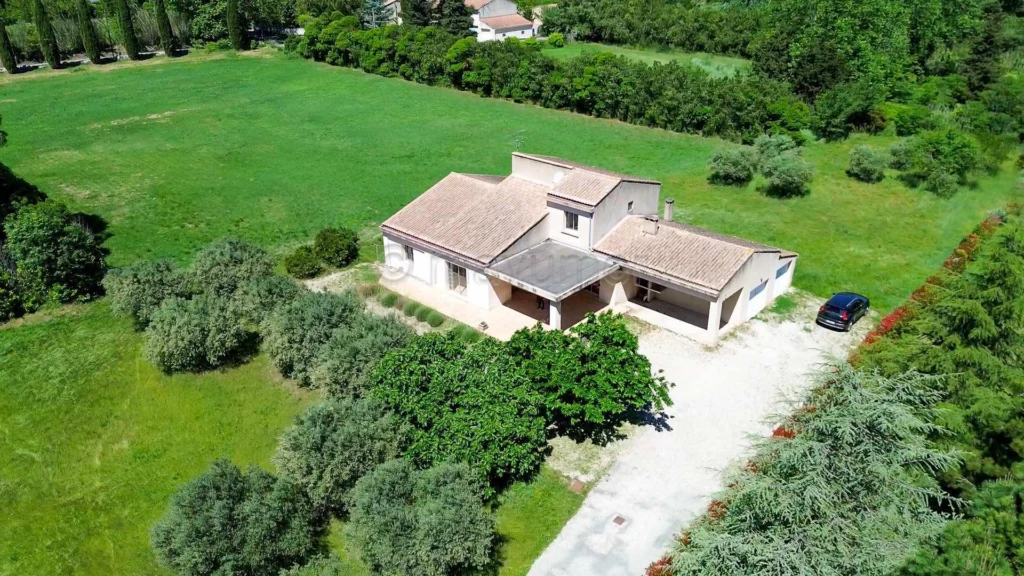 Maison T5 de 175m2 - 2 garages - 3000m2 de terrain - 84300 Cavaillon n°6