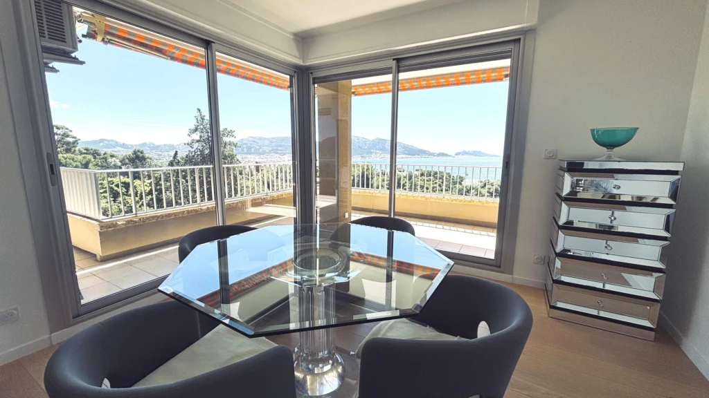 Appartement 103 m² T3/4 - VUE MER - cave - garage - Les Alpilles - 13007 Marseille n°3