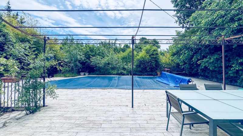 Maison individuelle T5 de 155m² - plain pied - piscine - 83640 Saint Zacharie n°1
