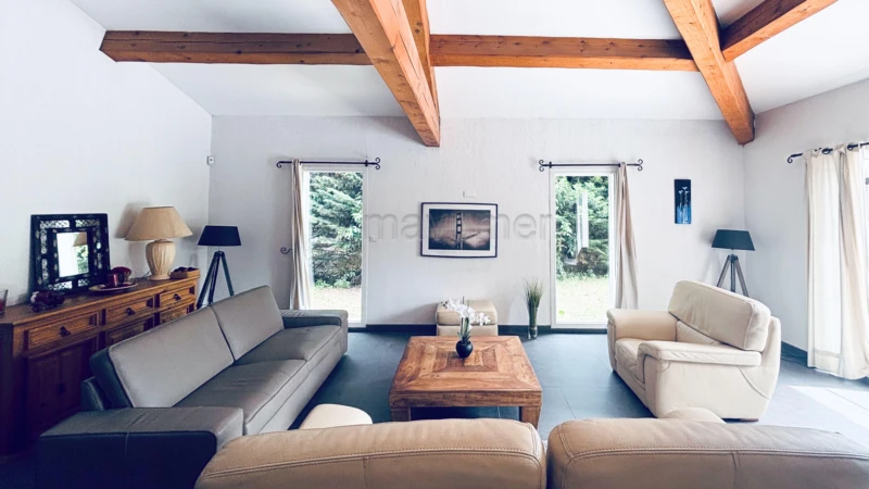 Maison individuelle T5 de 155m² - plain pied - piscine - 83640 Saint Zacharie n°4