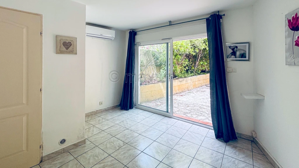 Maison individuelle T5 de 155m² - plain pied - piscine - 83640 Saint Zacharie n°5