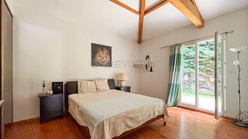 Maison individuelle T5 de 155m² - plain pied - piscine - 83640 Saint Zacharie n°9