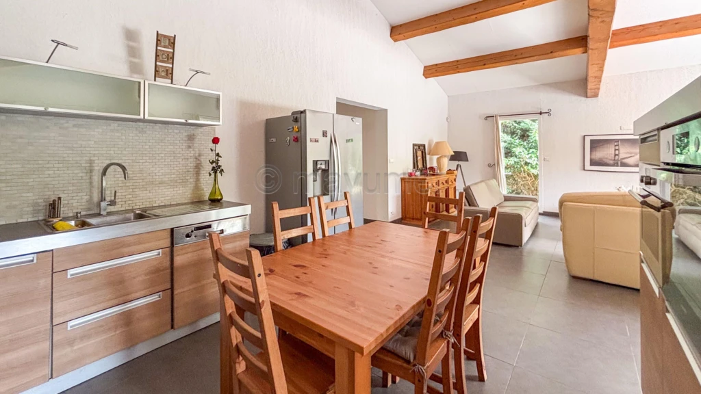 Maison individuelle T5 de 155m² - plain pied - piscine - 83640 Saint Zacharie n°6